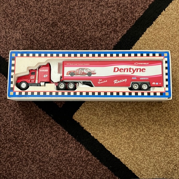 1993 ERTL Collectable Dentyne Joe Nemechek Transporter - Picture 2 of 8